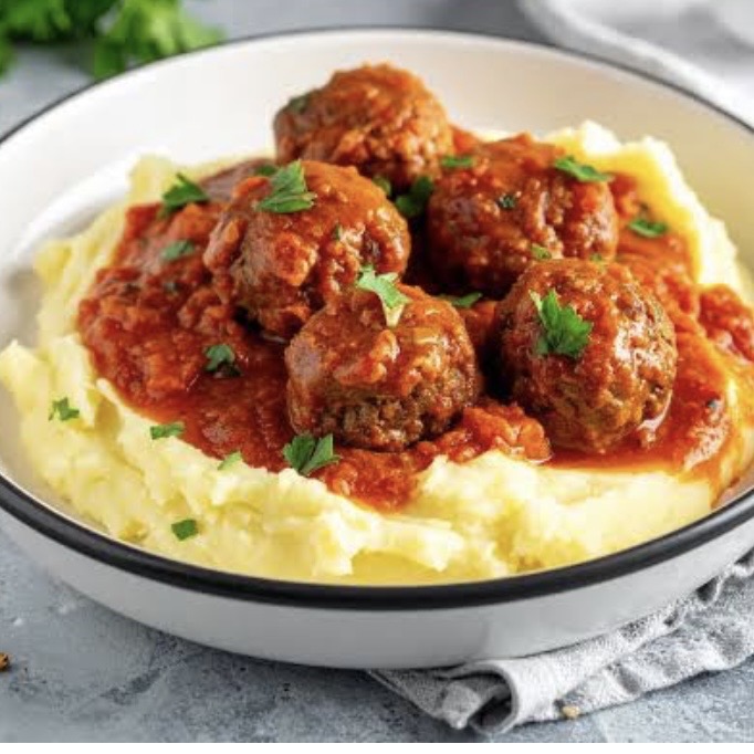 Beef Kofta with Tomato sauce, Mashed Potato, Grilled Vegetables